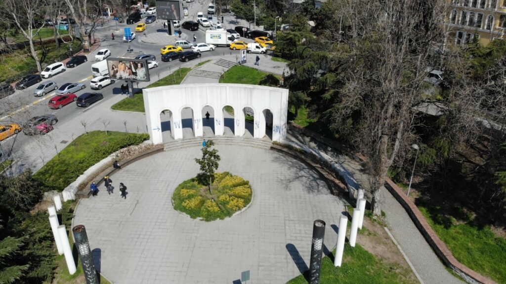 حديقة ماتشكا Maçka Demokrasi Parkı في شيشلي