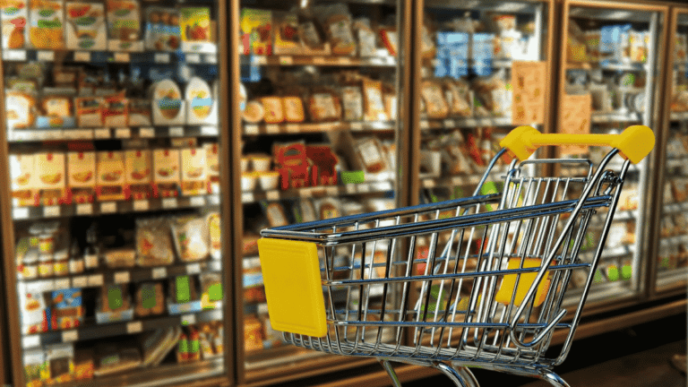 مشروع جناح الجمهور أو رف الشعب في المتاجر التركية الدولة تدخل سوق التجزئة لمواجهة التضخم الغذائي